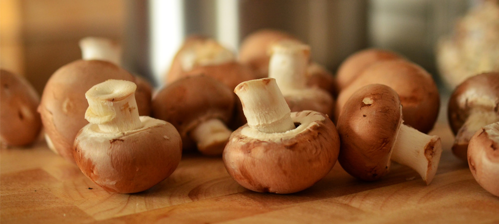 button mushrooms on chopping board